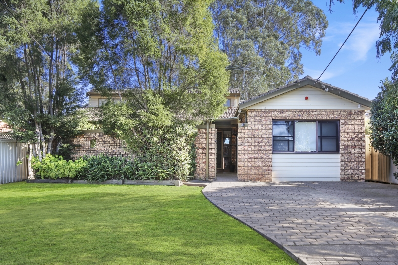 Toongabbie: prime location, traditional in style and close to local services. in Toongabbie