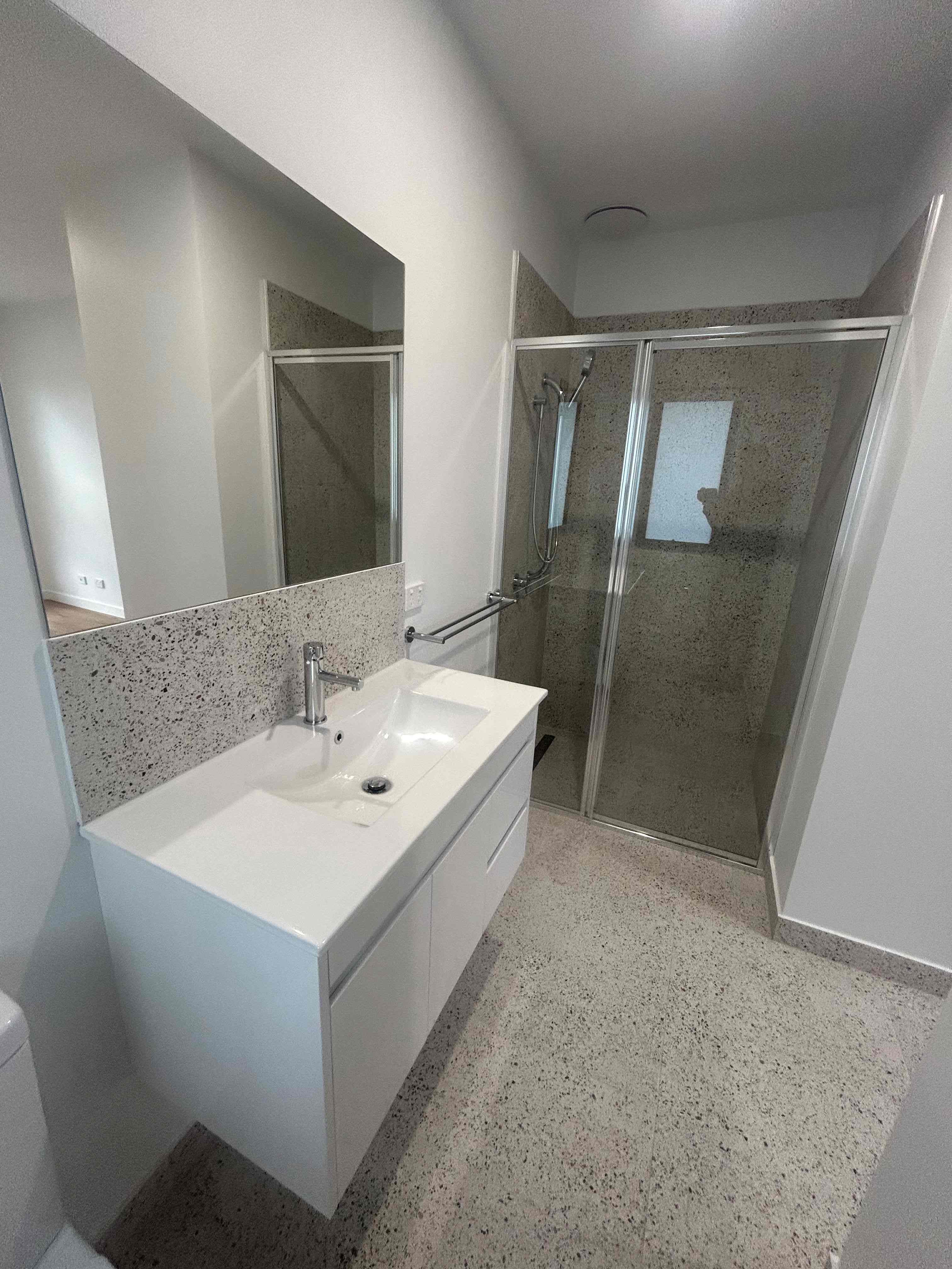 High physical support home in Old beach  2+ OOA Immediately available — Home image 5