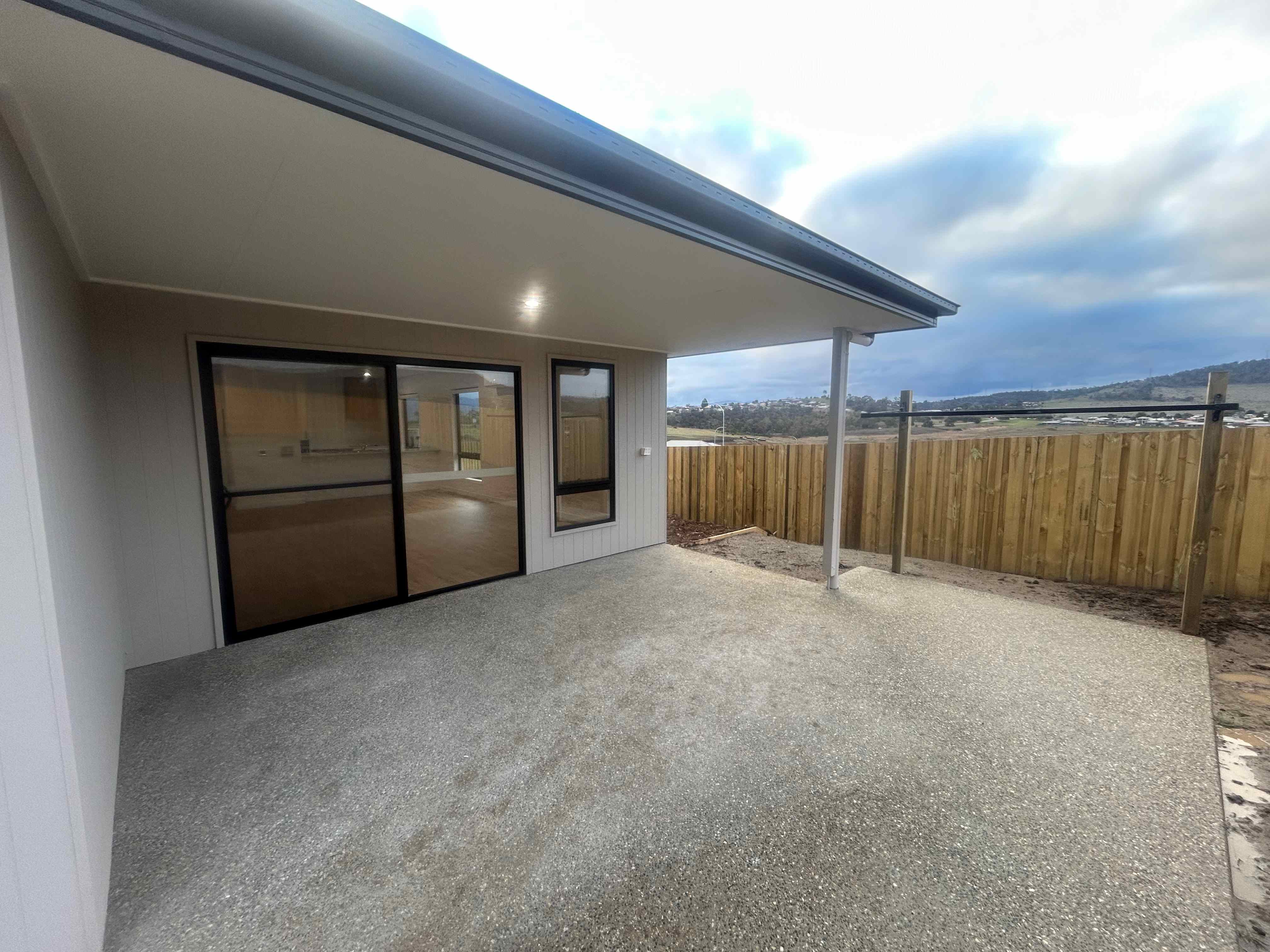 High physical support home in Old beach  2+ OOA Immediately available — Home image 8