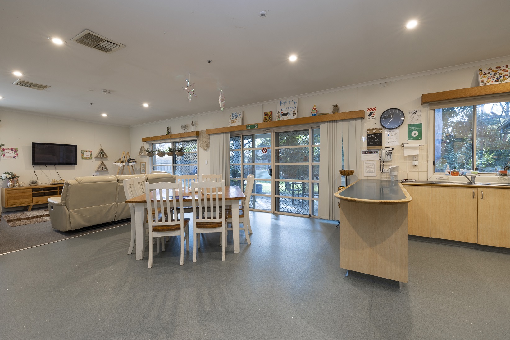 Spacious and inviting home located in Dandenong North. — Home image 2