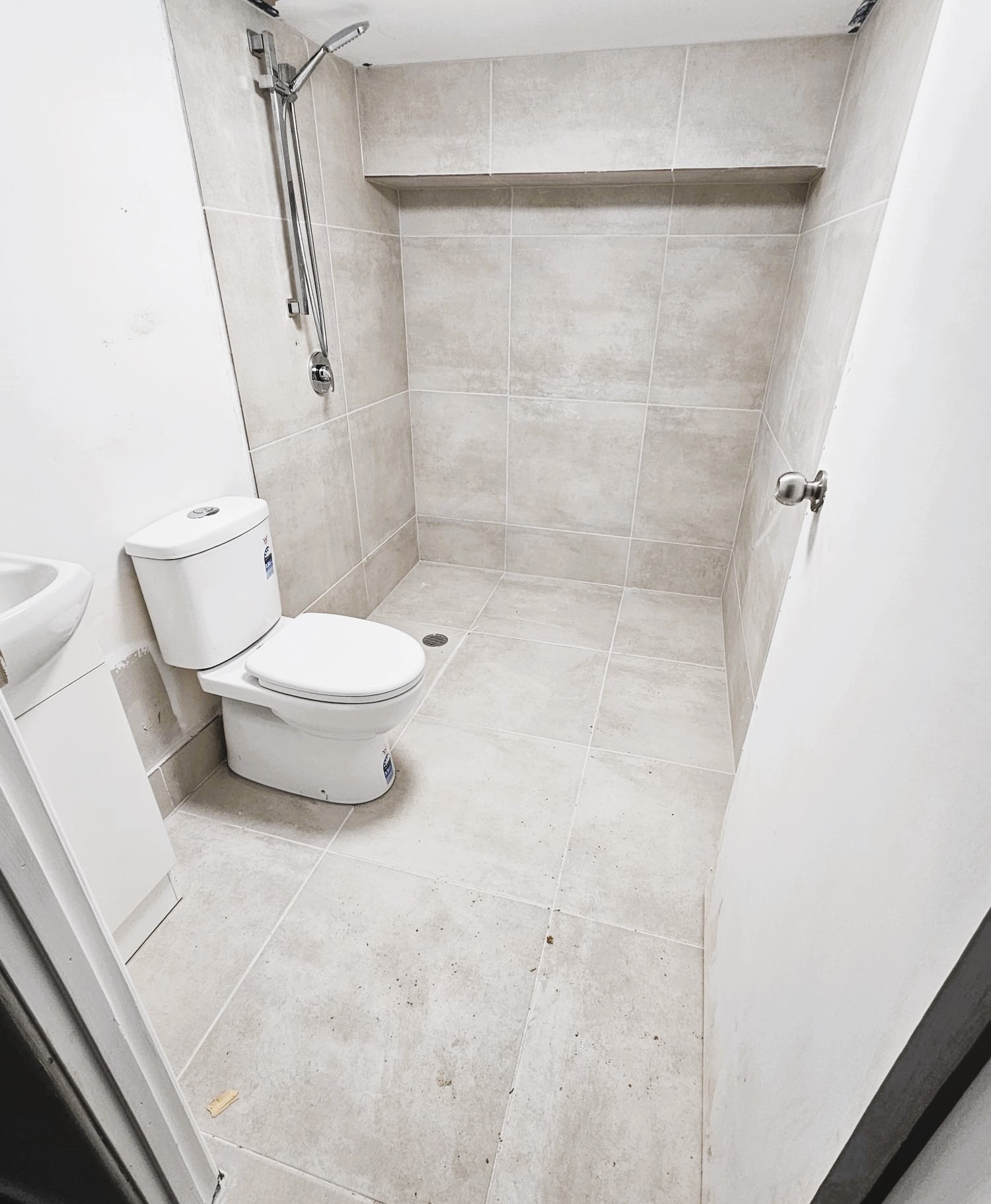 For Sole Occupancy- Fully furnished- Close to ameneties — Home image 3