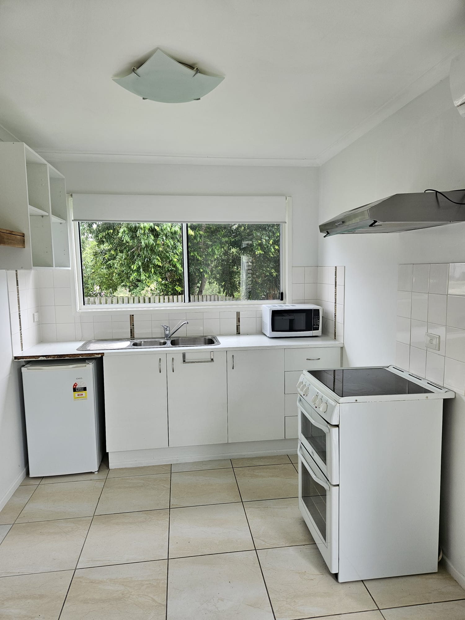 For Sole Occupancy- Fully furnished- Close to ameneties — Home image 4
