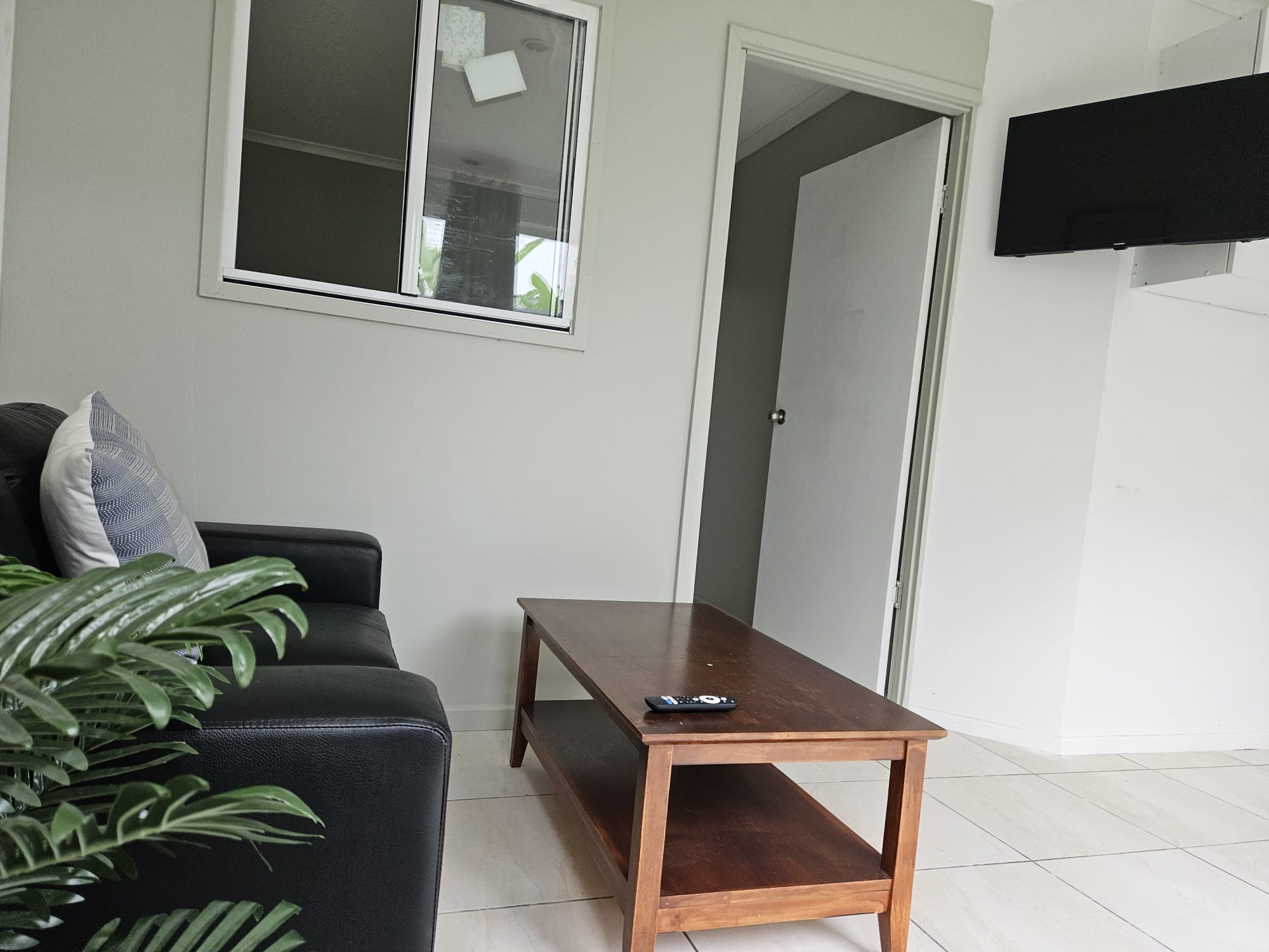 For Sole Occupancy- Fully furnished- Close to ameneties — Home image 5