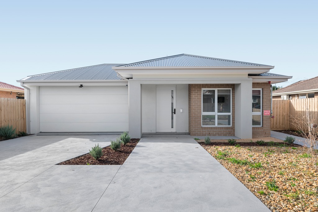 Cranbourne (Circle Dve Sth) in Cranbourne
