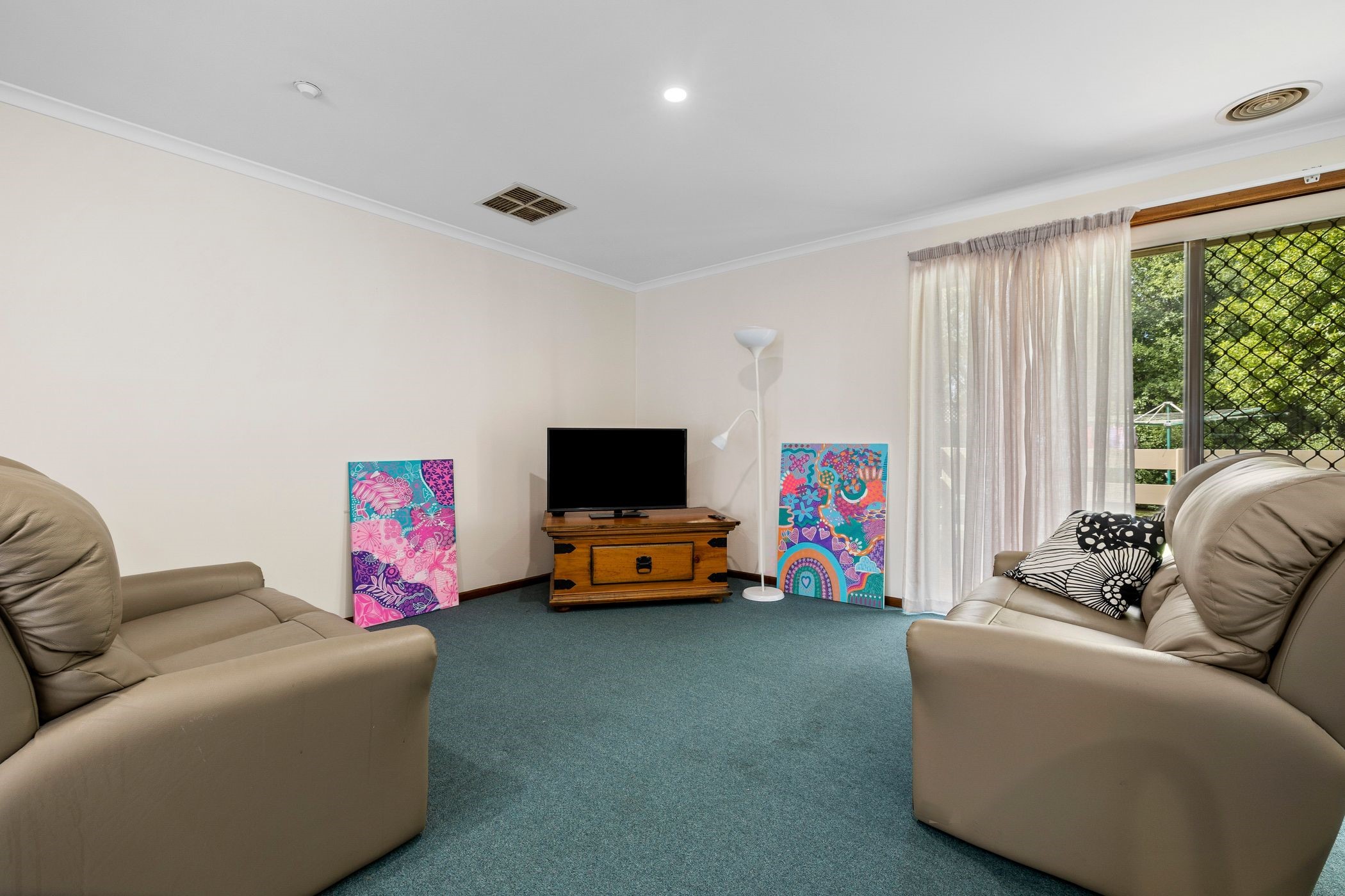Simply delightful homey feeling in convenient Croydon — Home image 5