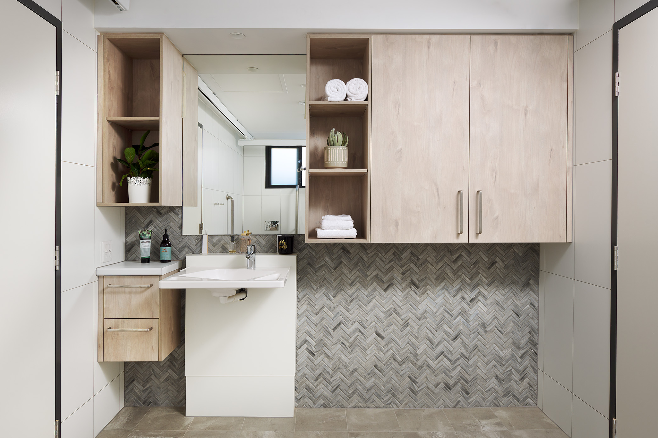Saw Avenue Rockingham SDA House B — Home image 3