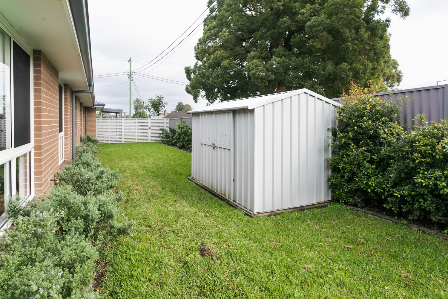 When convenience matters! this beautiful home is located close to shops, doctors, parks, and transport. — Home image 9
