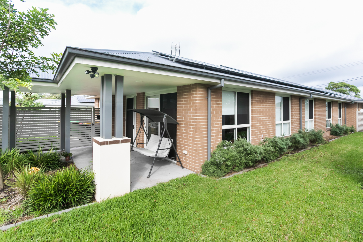 When convenience matters! this beautiful home is located close to shops, doctors, parks, and transport. — Home image 10