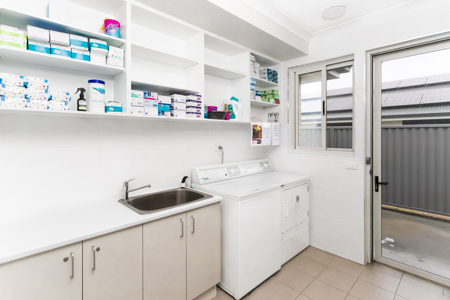 When convenience matters! this beautiful home is located close to shops, doctors, parks, and transport. — Home image 11