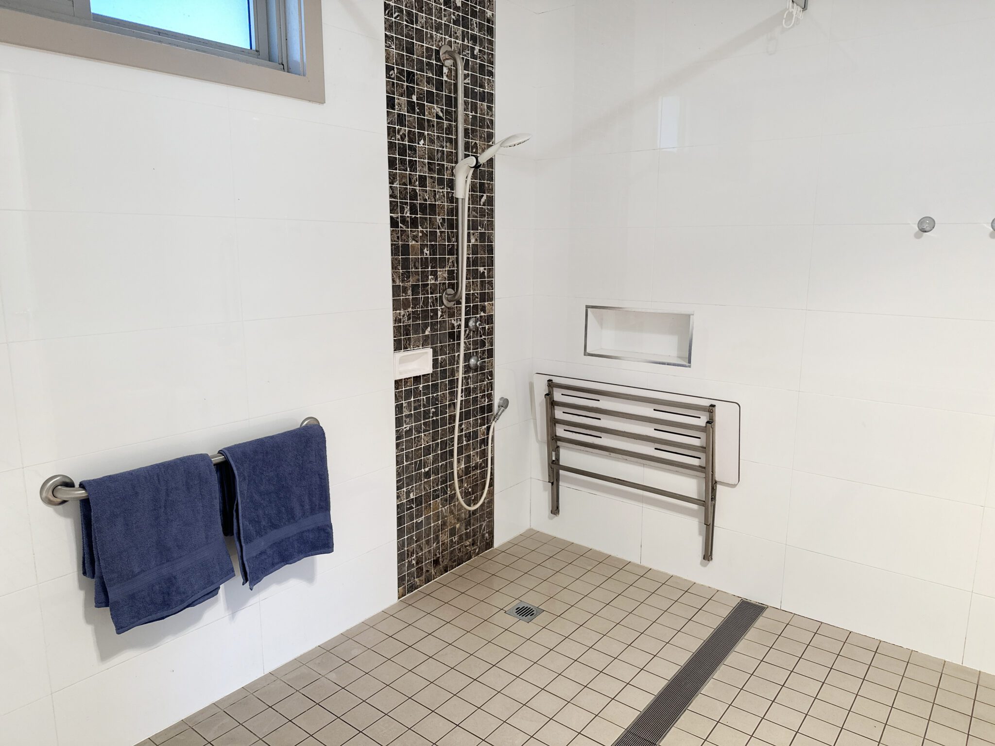 Large single level home in prime location — Home image 5