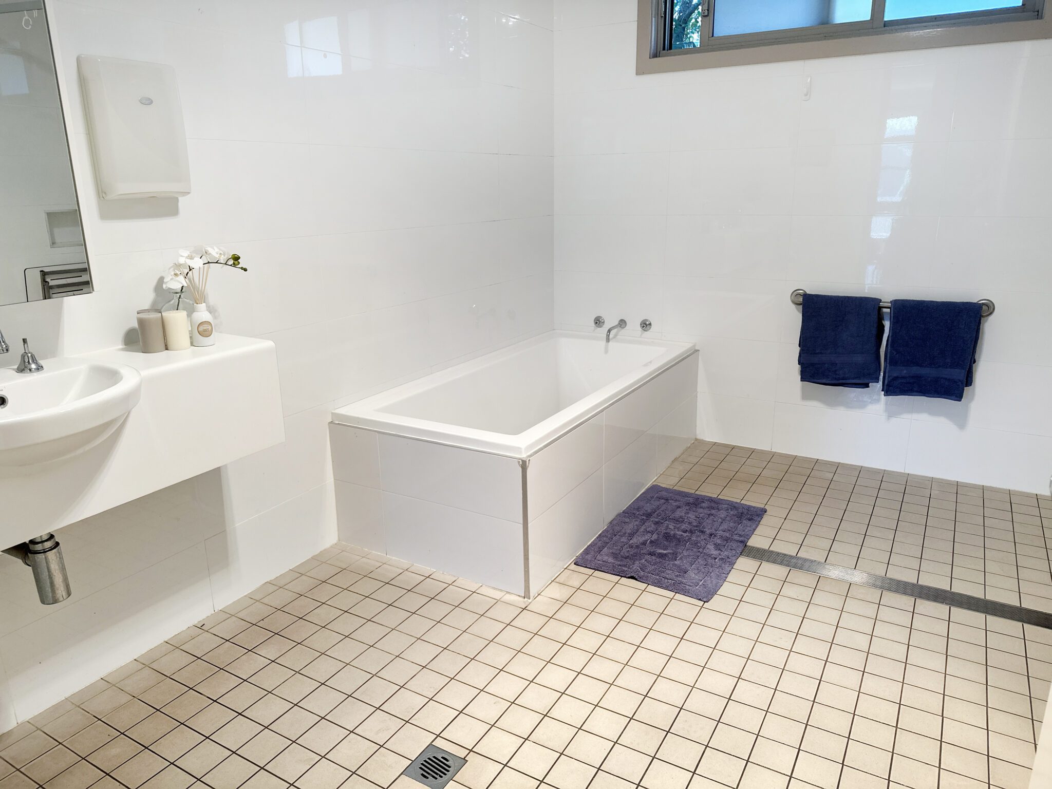 Large single level home in prime location — Home image 6