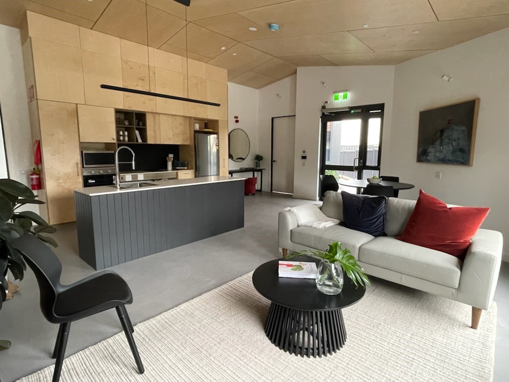 Beautiful, state-of-the-art one bedroom unit — Home image 3
