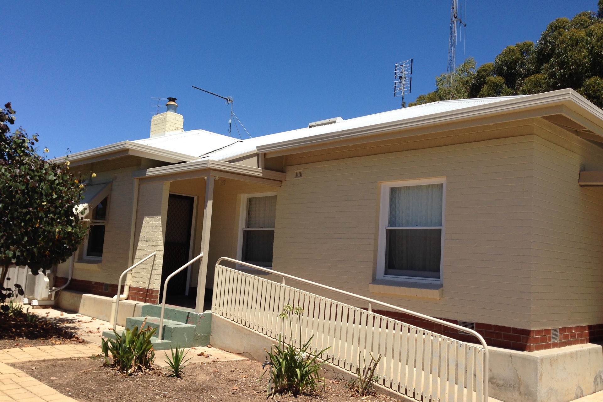 REFRESHED SIL (RESPITE) HOME IN THE HEART OF WALLAROO SIL/STA/MTA in Wallaroo