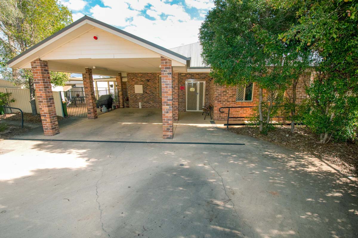Located in a quiet cul-de-sac, close to walking trails and local amenities. — Home image 2