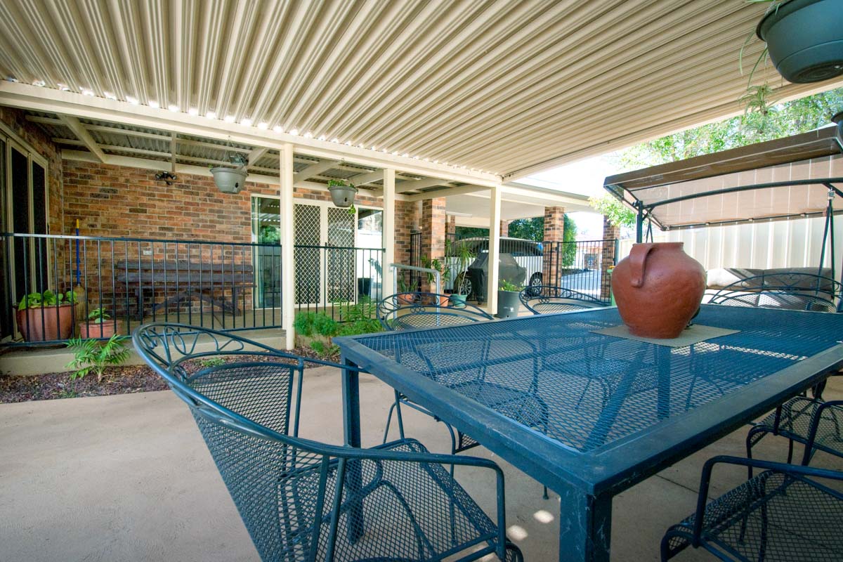 Located in a quiet cul-de-sac, close to walking trails and local amenities. — Home image 8