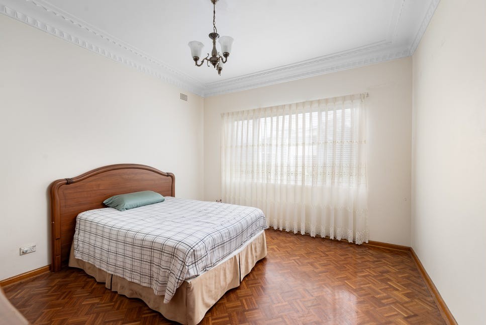 SIL close to beach and parks — Home image 3
