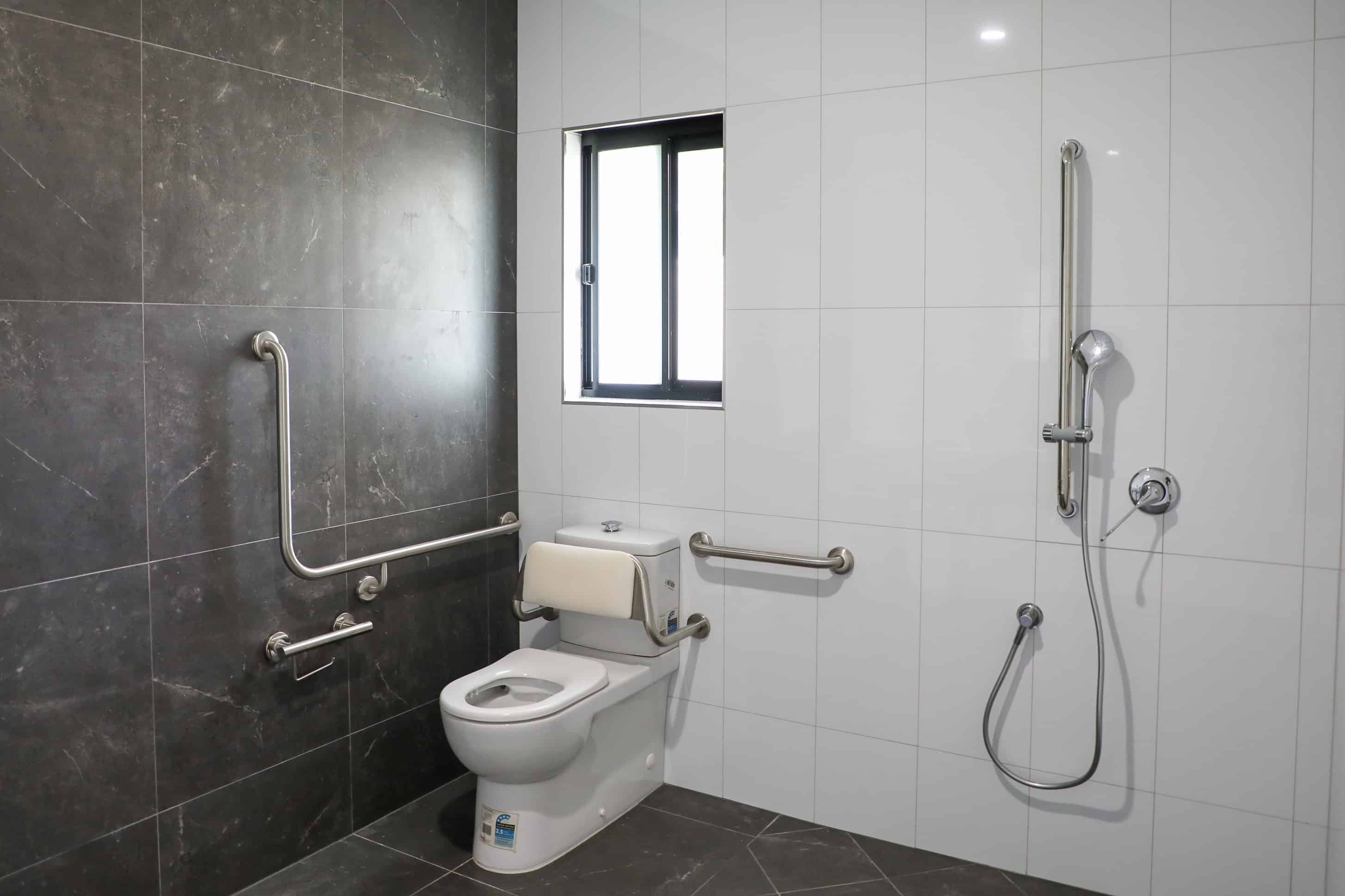 Linde St - Bathroom