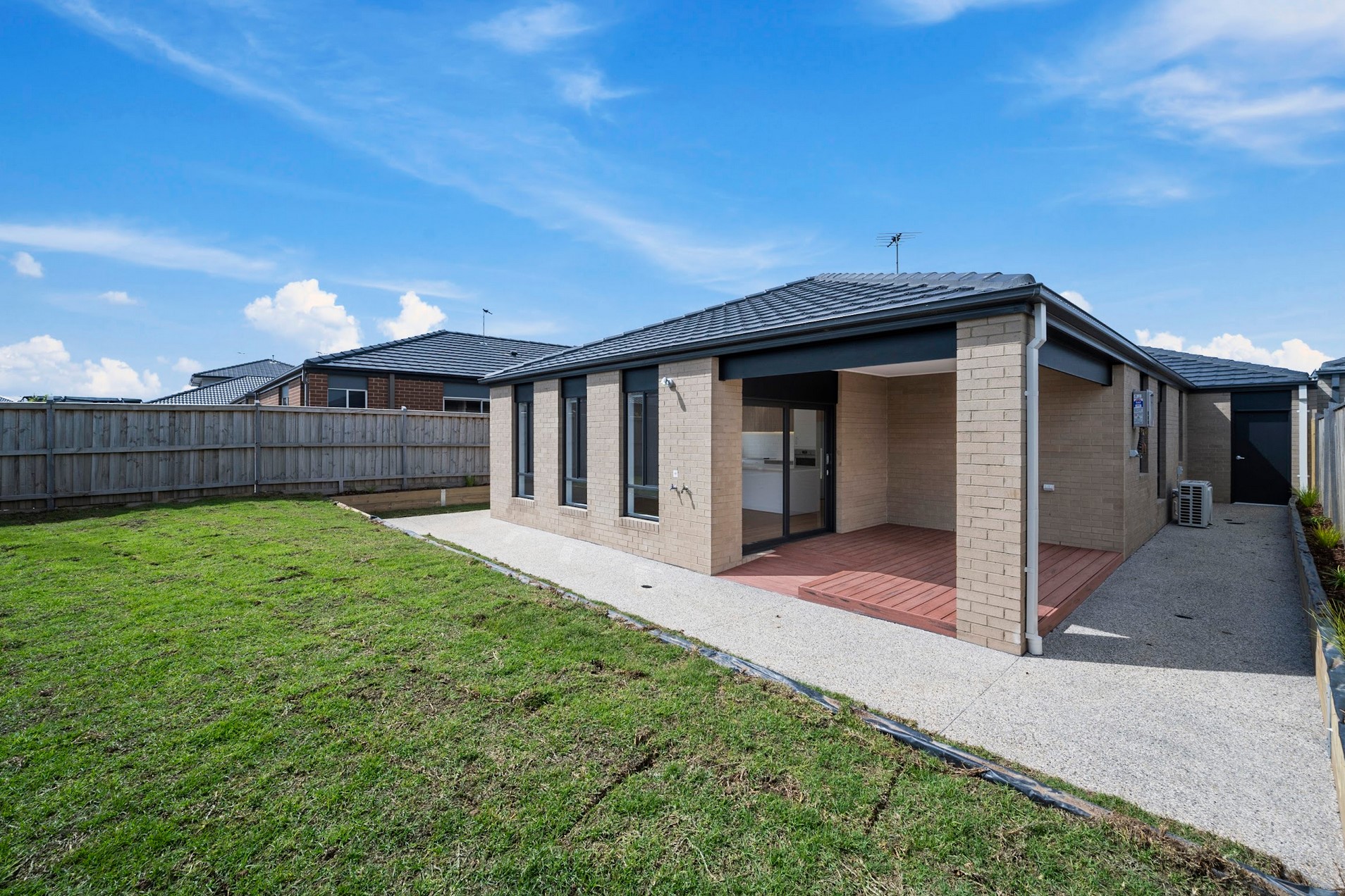 Newly Constructed 3 -Bedroom Oasis – Top Location, Stylish Living! — Home image 2