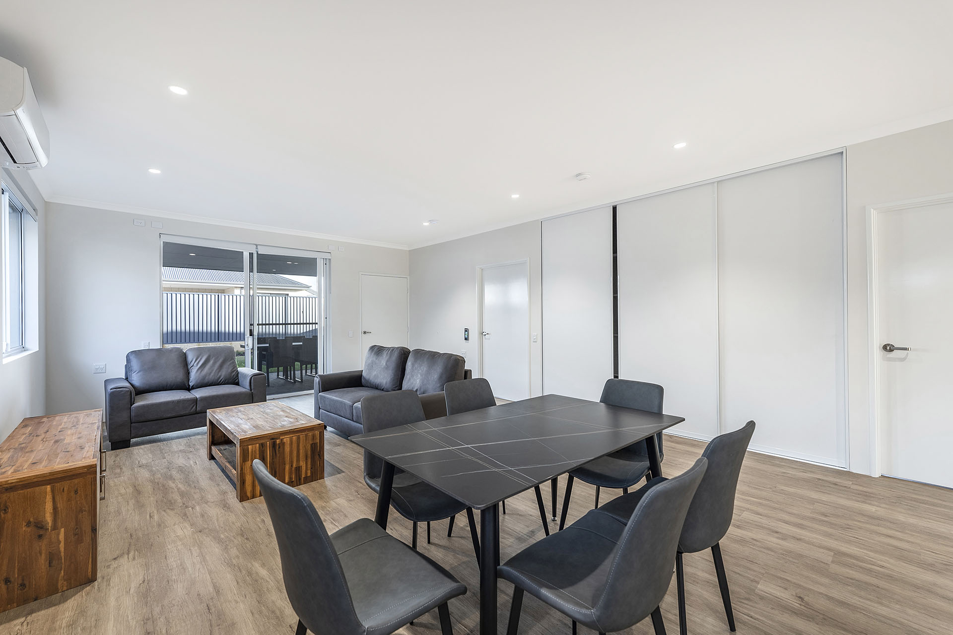 HPS 2-Resident Home in Baldivis, WA – Ready for Immediate Move in! — Home image 2