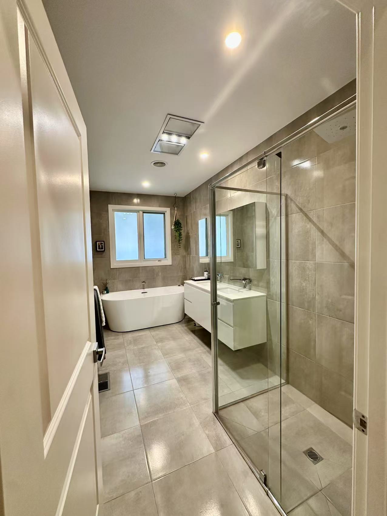 Modern & Spacious SIL Home: Offering Elegance, Space and Ultimate Comfort — Home image 18
