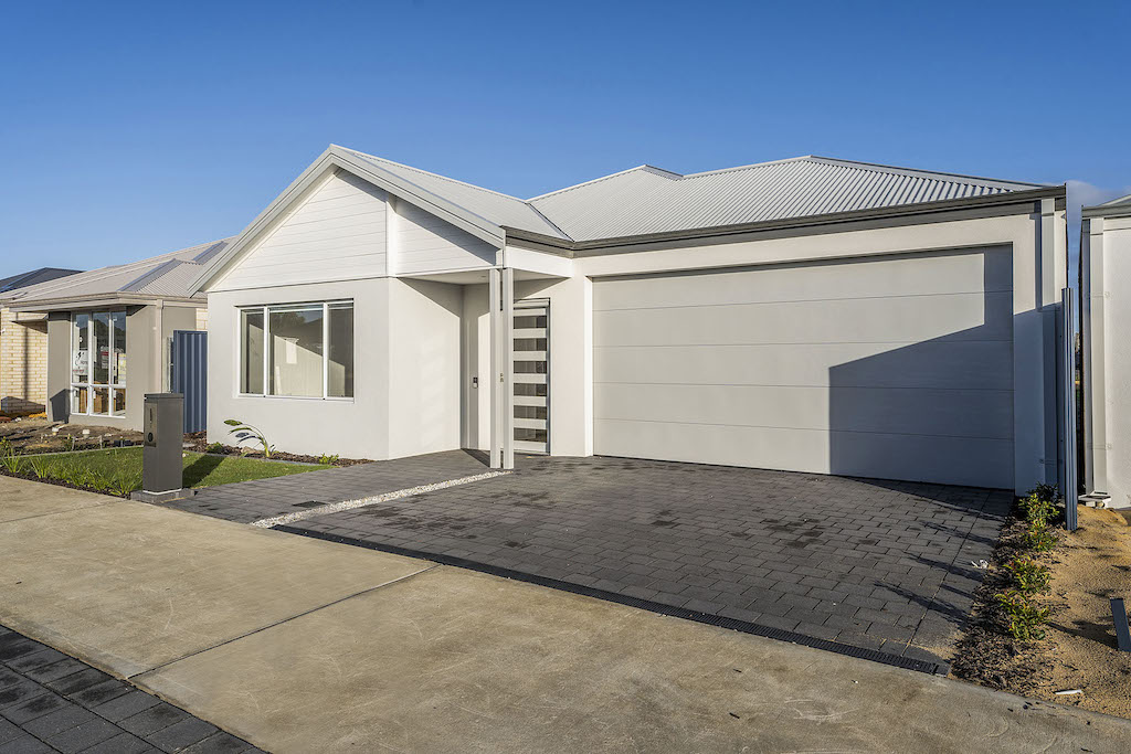 Sophisticated SDA High Physical Home in Baldivis — Home image 4