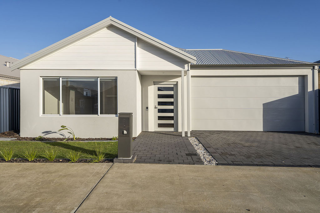 Sophisticated SDA High Physical Home in Baldivis — Home image 7