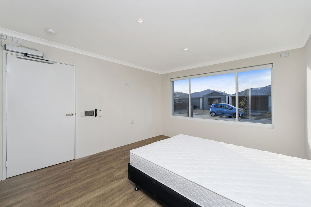 Sophisticated SDA High Physical Home in Baldivis — Home image 13