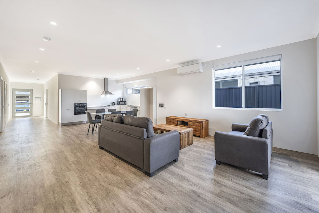 Sophisticated SDA High Physical Home in Baldivis — Home image 33