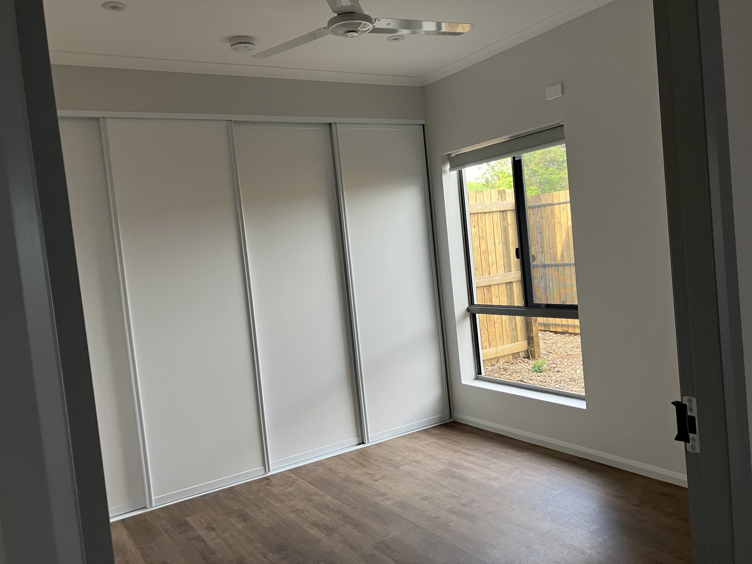High Physical Support Home in Tranquil SUBURB — Home image 2