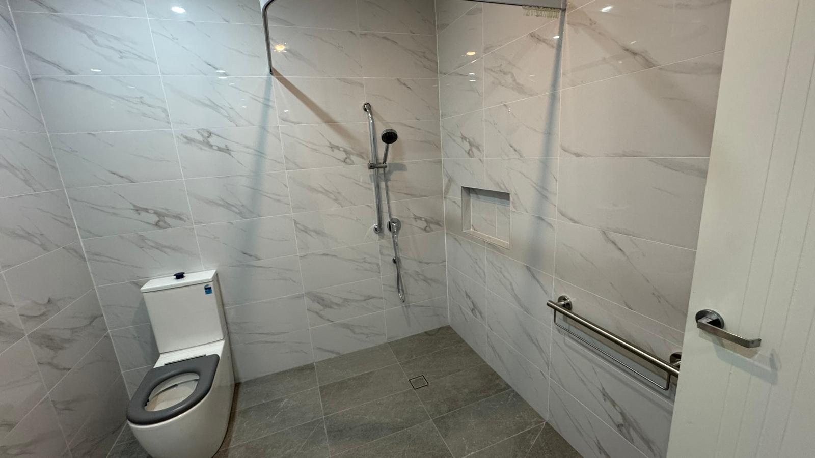 BRAND NEW - 3 Resident + 1 OOA HPS Home in OAKVILLE (WINDSOR) — Home image 12