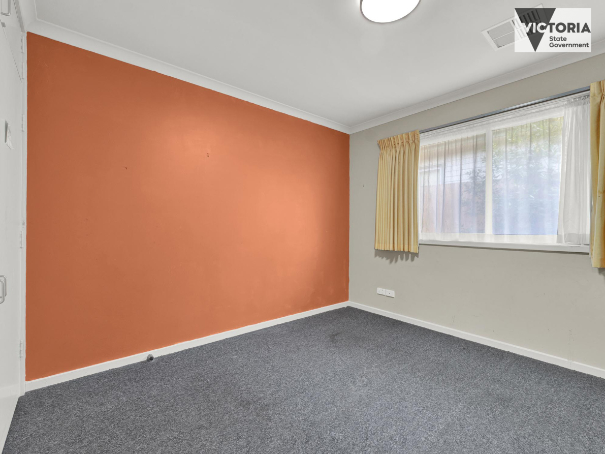 Don't miss this spacious, tightly held , leafy suburban living. — Home image 5