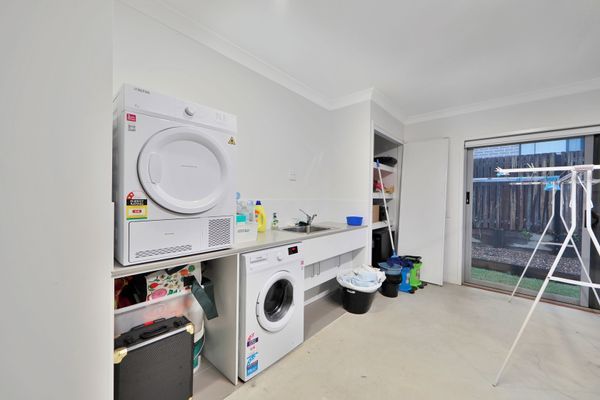 Bedroom available in 3HPS + OOA + Media Room home in Urraween — Home image 4