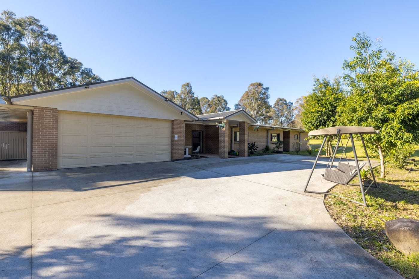 Peaceful group home on large block of land in Rossmore — Home image 5