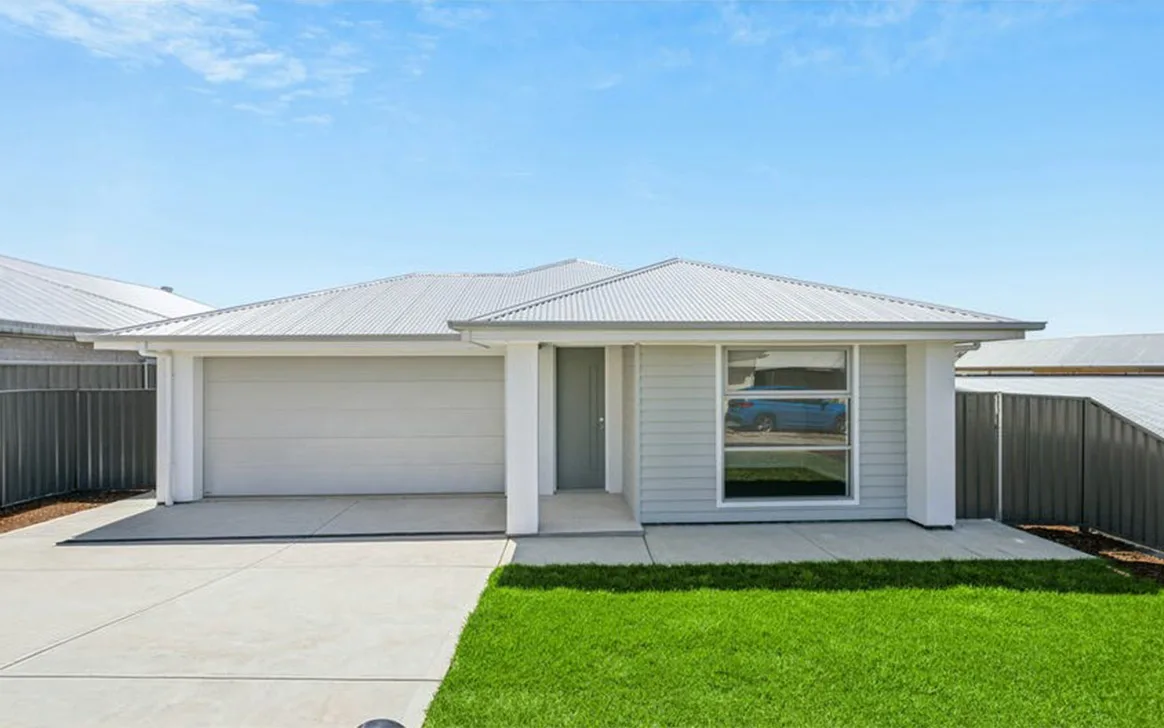 Modern Coastal Living in a Spacious 4-Bedroom SIL Home Victor Harbor in Chiton
