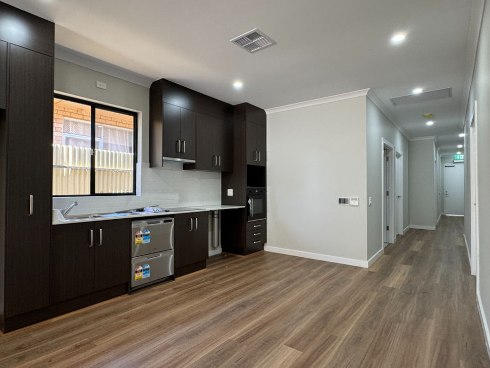 IMMACULATE SDA Home - 3 bedrooms Available with OOA- Elizabeth North — Home image 2