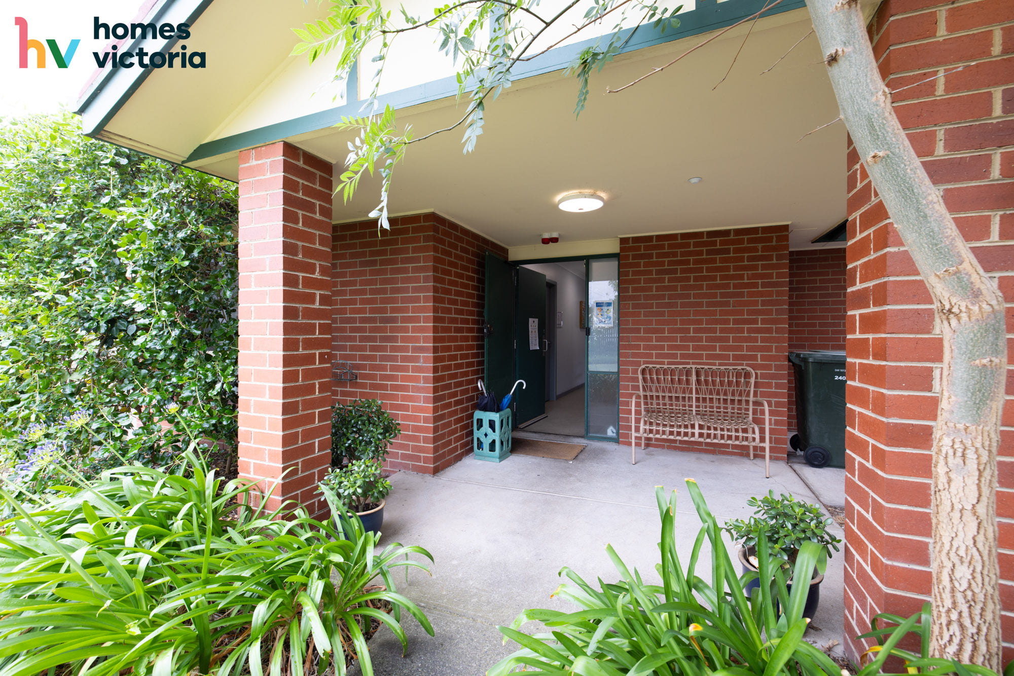 Join a friendly home in a leafy suburb, close to Reservoir's amenities in Reservoir