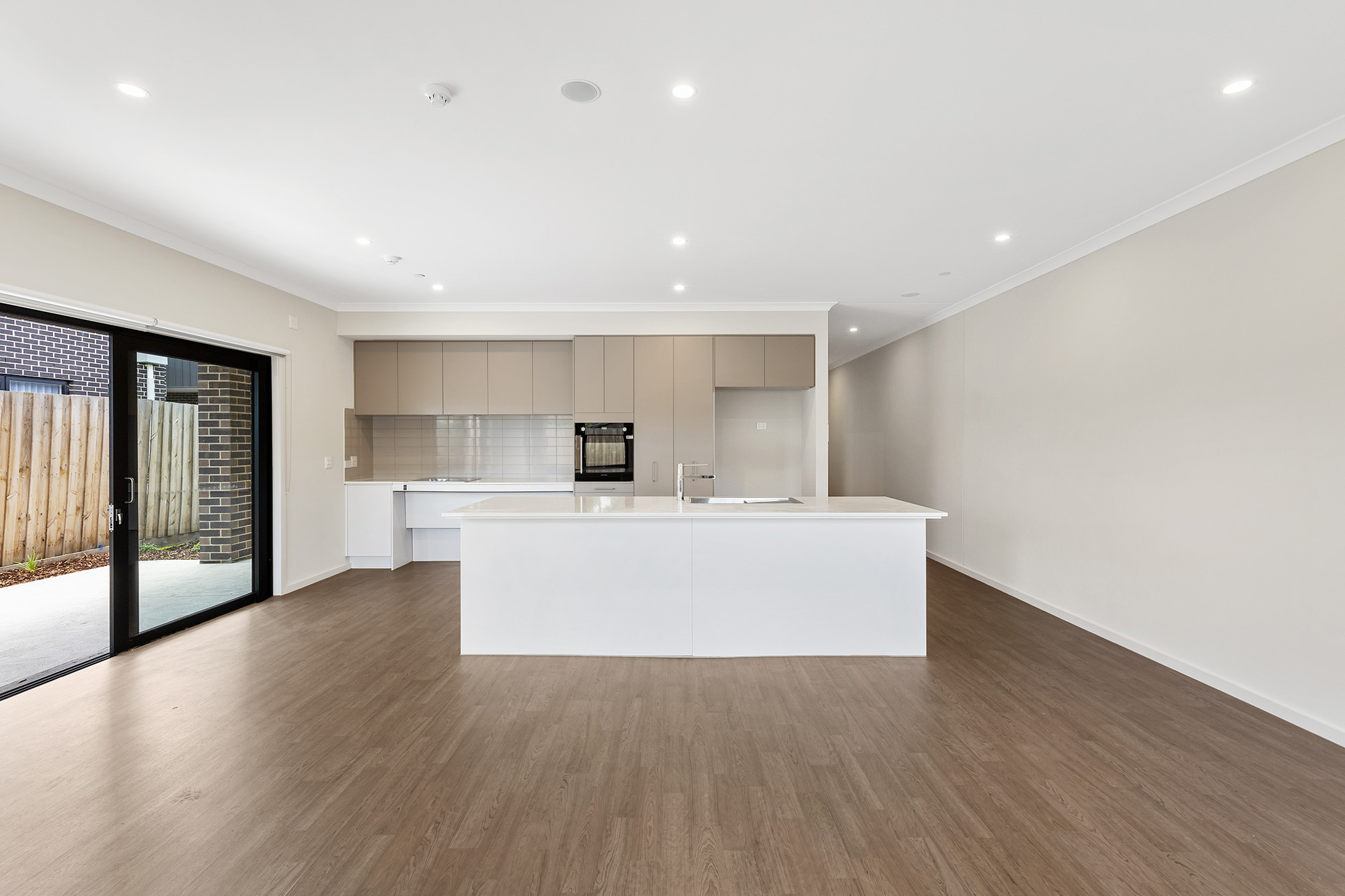 Modern house in well-connected suburb 2 Bed/2 Bath (+OOA) HPS — Home image 2