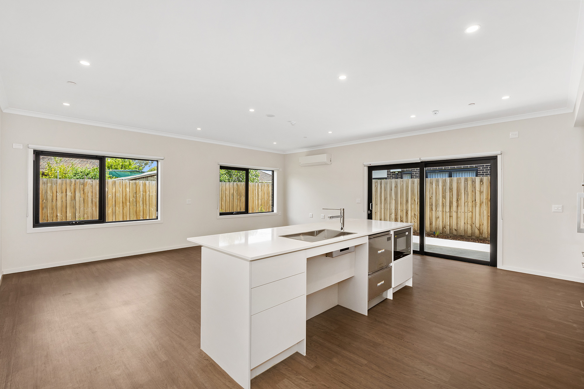 Modern house in well-connected suburb 2 Bed/2 Bath (+OOA) HPS — Home image 5