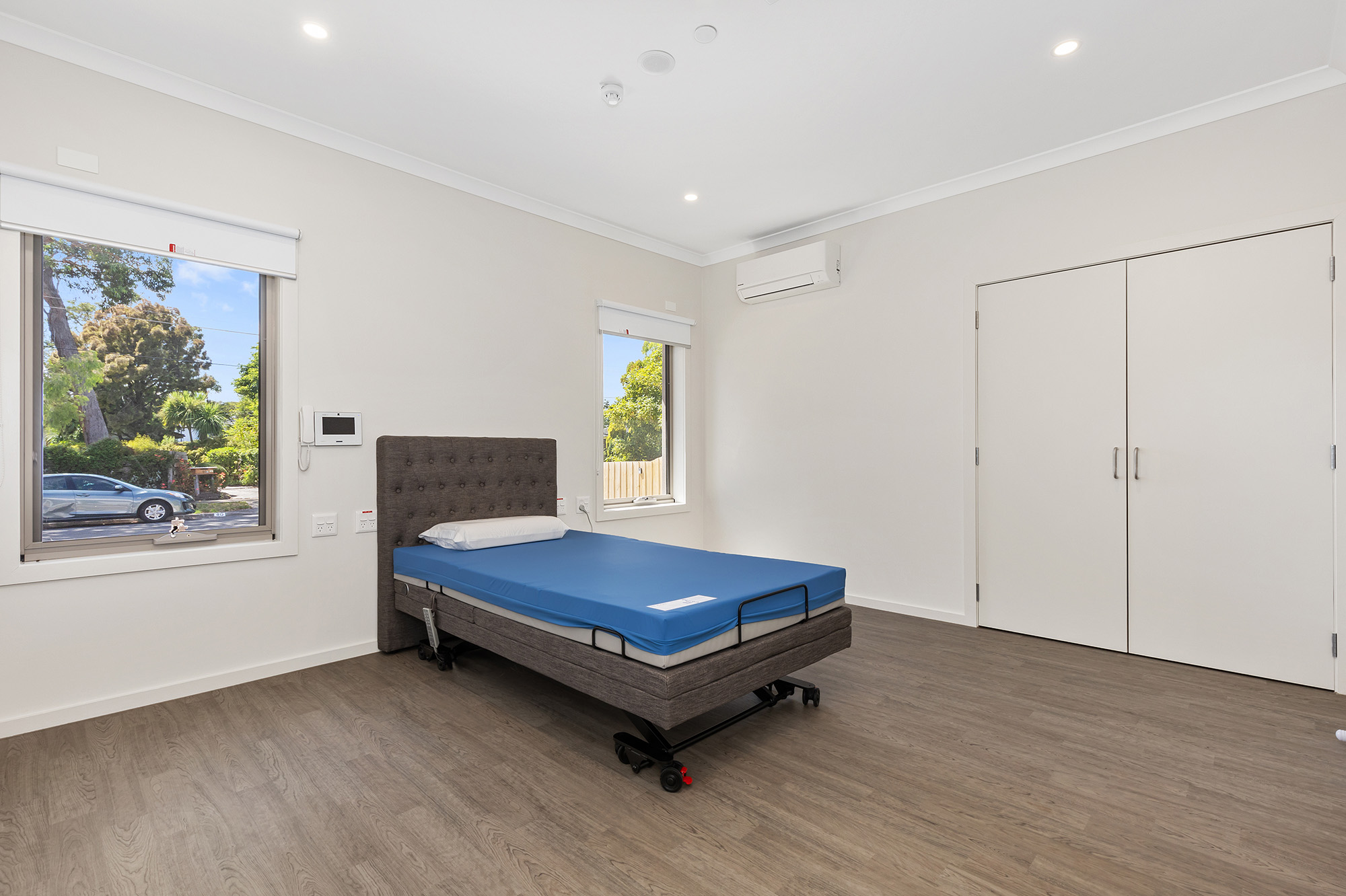 Superbly located in Knoxfield! — Home image 4