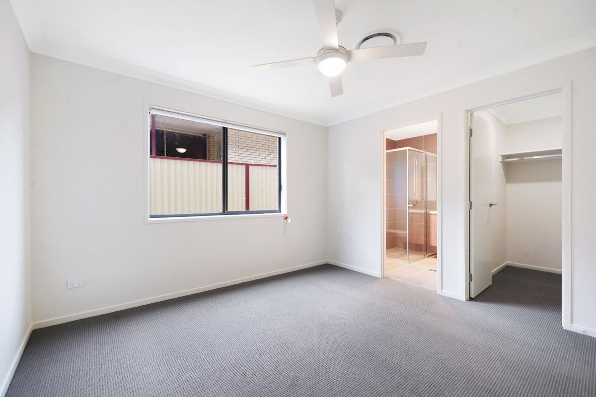 Beautiful brand new house in Southport SIL/ILO — Home image 3