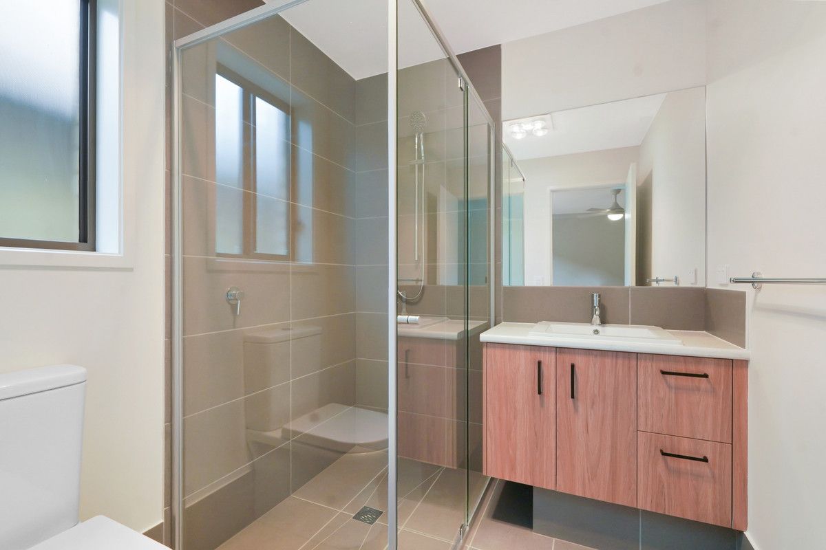Beautiful brand new house in Southport SIL/ILO — Home image 4
