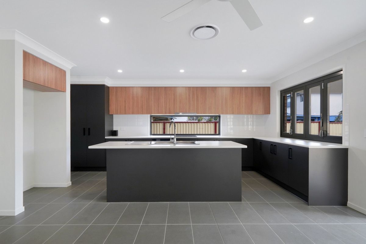 Beautiful brand new house in Southport SIL/ILO — Home image 5