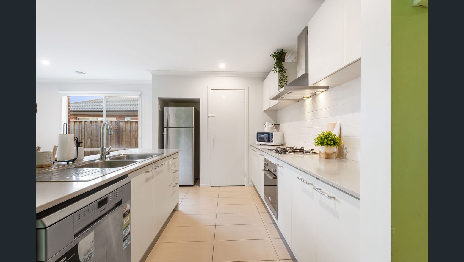 SPACIOUS SIL RESIDENCE IN DEER PARK — Home image 4