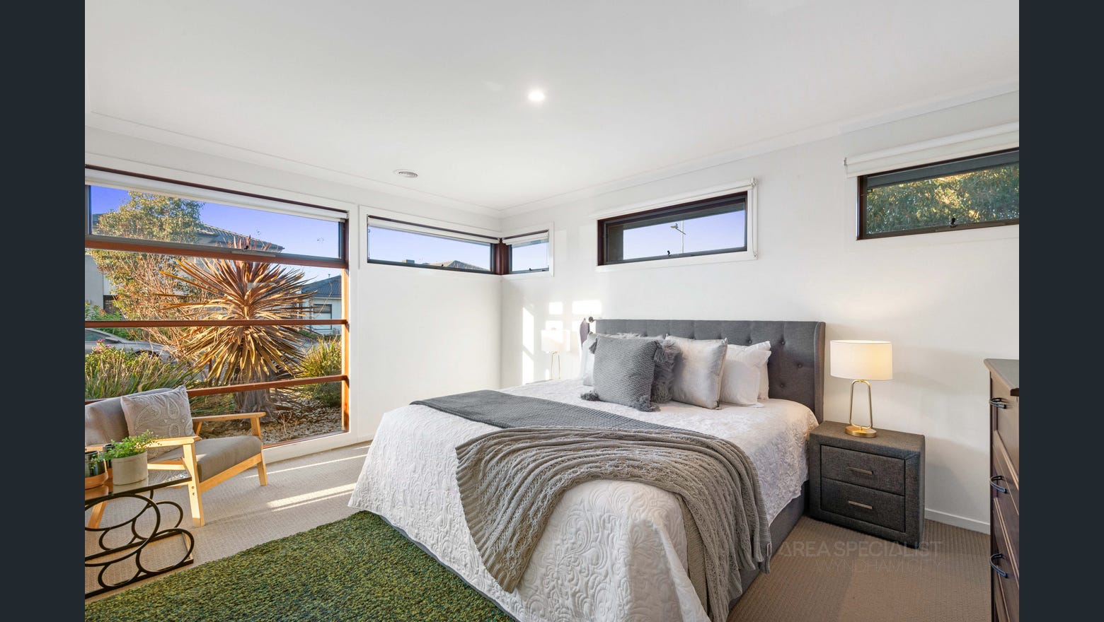 SPACIOUS SIL RESIDENCE IN DEER PARK — Home image 6