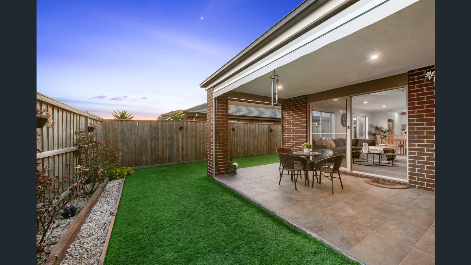 SPACIOUS SIL RESIDENCE IN DEER PARK — Home image 8