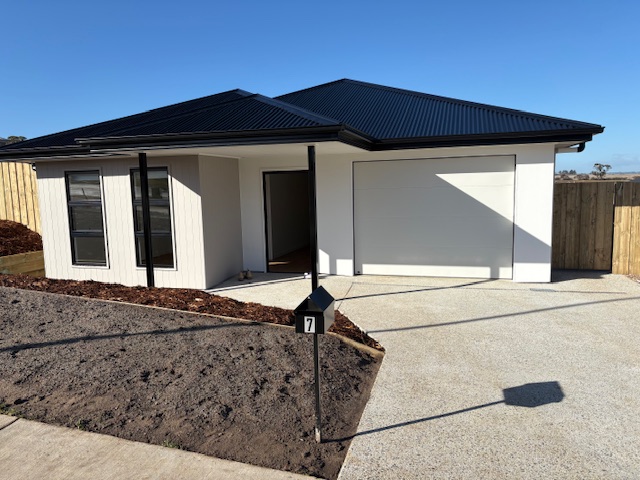 Modern 3-Bedroom HPS - Norah Street, St. Leonards TAS in St Leonards
