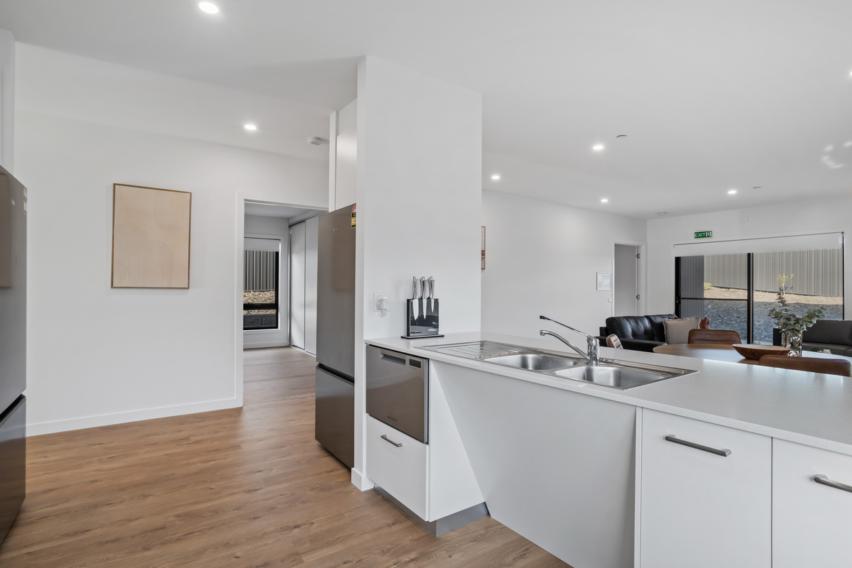 Close Coastal Views at Midway Point, Tasmania — Home image 2