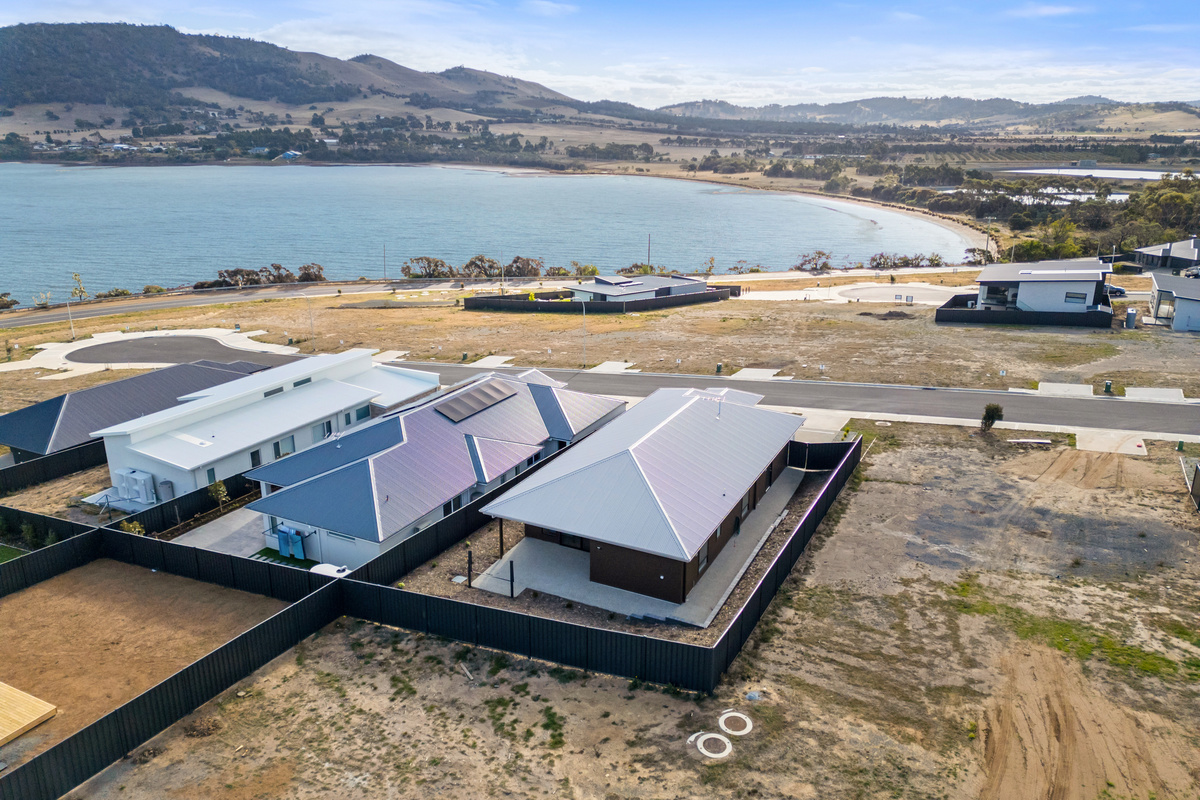 Close Coastal Views at Midway Point, Tasmania — Home image 16