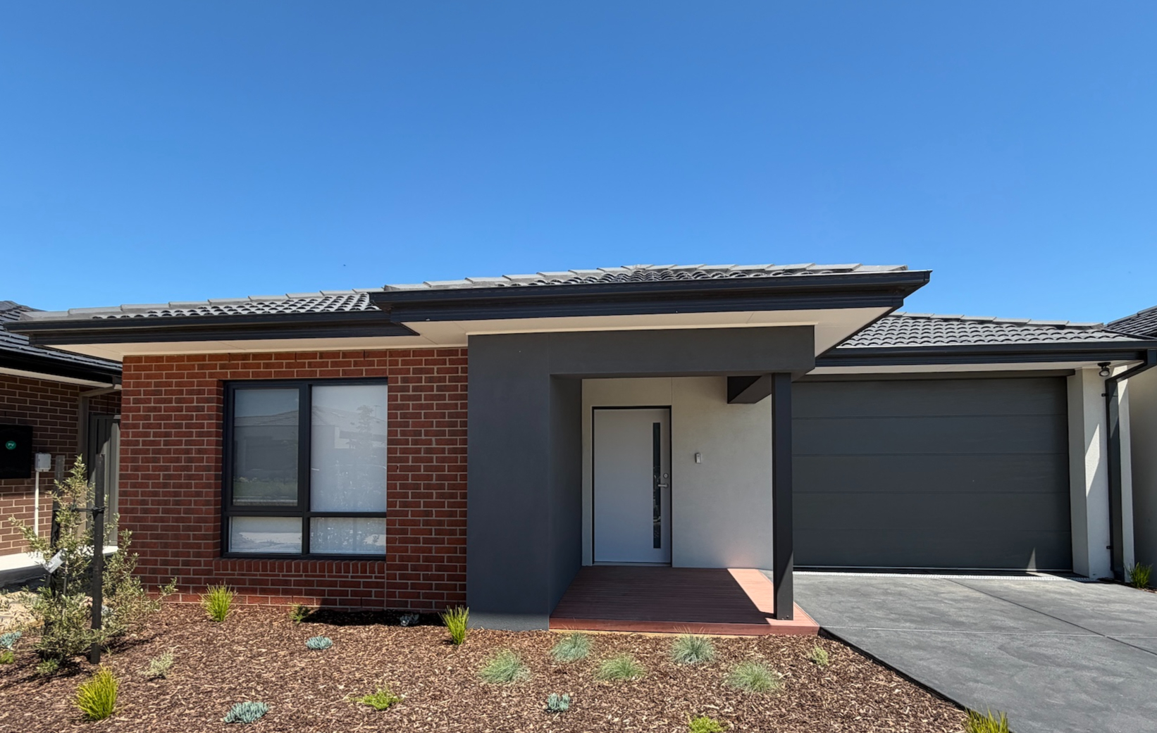 Comfortable 3+OOA SDA Home in Peaceful Clyde North in Clyde North