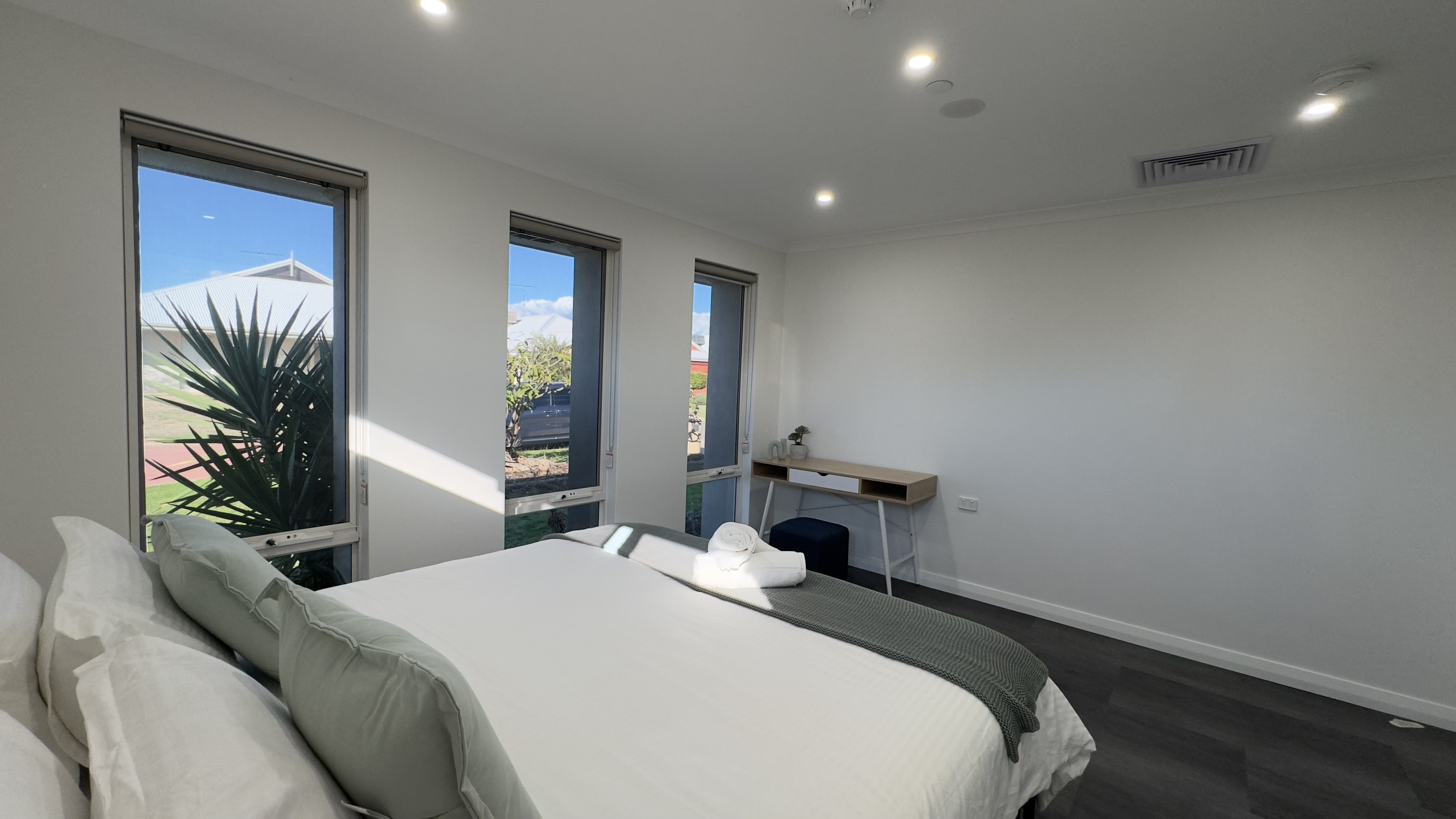 Fully Accessible SIL Home in Mandurah for STA/Respite, MTA, Longterm — Home image 11